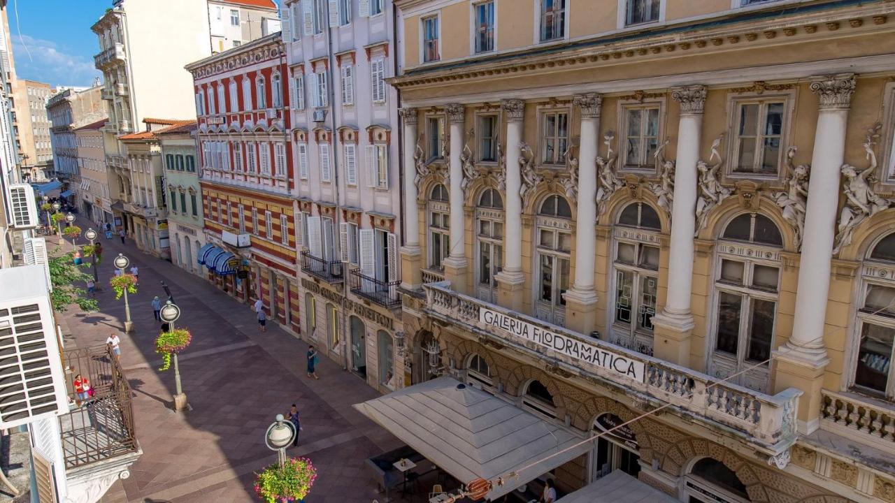 Main Square - Lloyd Apartment Rijeka Exterior foto