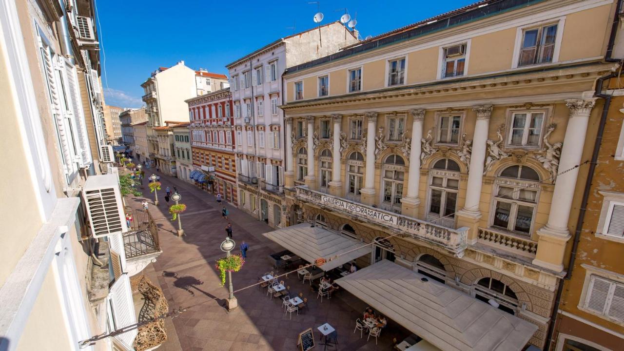 Main Square - Lloyd Apartment Rijeka Exterior foto